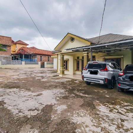Отель Reddoorz Syariah Near Rsud Dr Hm Rabain Muara Enim Экстерьер фото